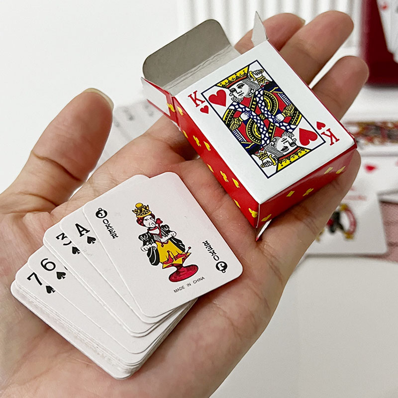 Party Games Juegos De Mesa - أوراق لعب البوكر الصغيرة لطيف الجدة
